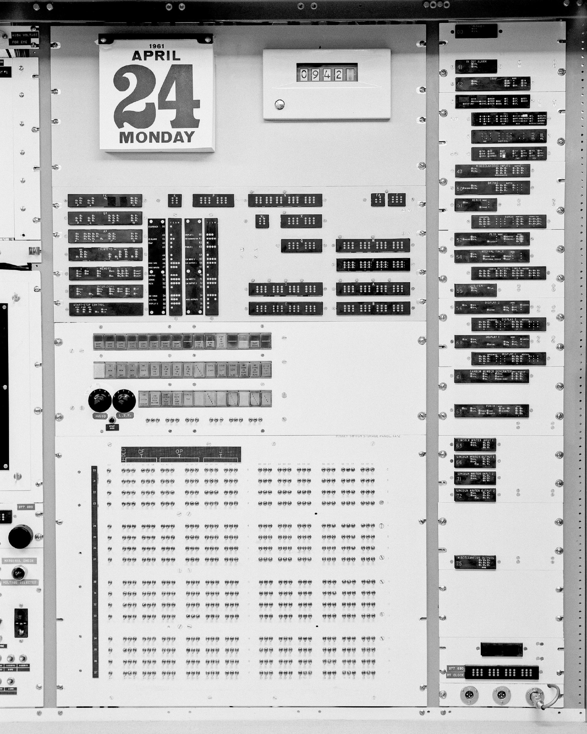 P91-113: 03/28/1961, The toggle switch storage panel and system
registers are on the left of this panel and I/O status registers are
on the right.