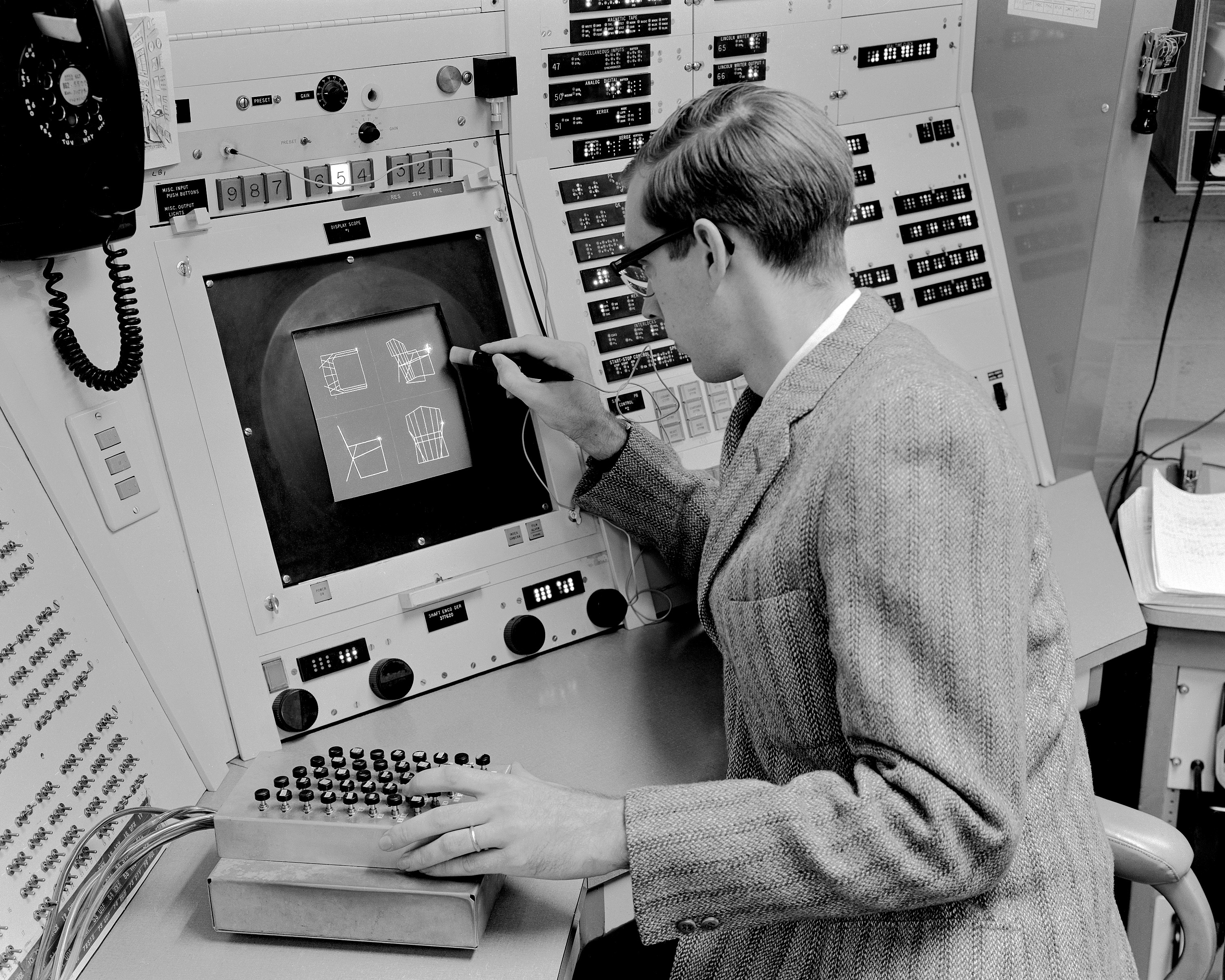 P91-233: 12/06/1963, Timothy Johnson uses Sketchpad on the TX-2 computer